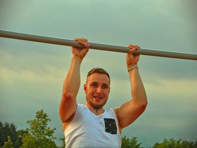 通過訓練引體向上會刺激身高的生長嗎