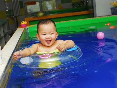 嬰兒多大之后適合接觸水學習游泳