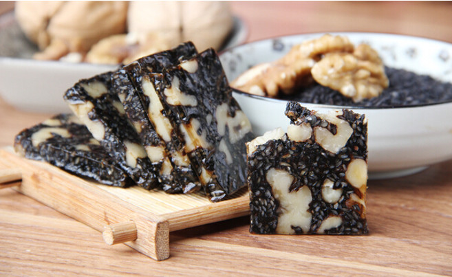 食用阿膠糕會不會容易造成身體上火-易網健康<a href=http://www.xllyou.com/jkys/ target=_blank class=infotextkey>養生</a>網 食用阿膠糕會不會容易造成身體上火