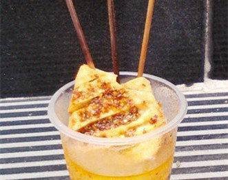 地攤上雞汁豆腐對于健康方面的影響-易網健康<a href=http://www.xllyou.com/jkys/ target=_blank class=infotextkey>養生</a>網 地攤上雞汁豆腐對于健康方面的影響