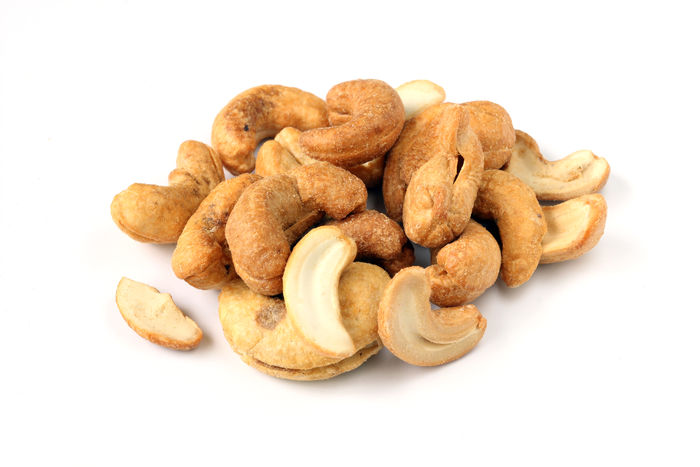 吃腰果的時候需要注意哪些禁忌事項-易網健康<a href=http://www.xllyou.com/jkys/ target=_blank class=infotextkey>養生</a>網 吃腰果的時候需要注意哪些禁忌事項