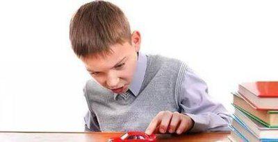 導致兒童多動綜合癥的原因以及治療方法-易網健康<a href=http://www.xllyou.com/jkys/ target=_blank class=infotextkey>養生</a>網 導致兒童多動綜合癥的原因以及治療方法