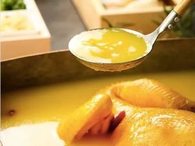 花膠雞火鍋的做法以及它的養(yǎng)生效果-易網(wǎng)<a href=http://www.xllyou.com/ target=_blank class=infotextkey>健康養(yǎng)生</a>網(wǎng) 花膠雞火鍋的做法以及它的養(yǎng)生效果