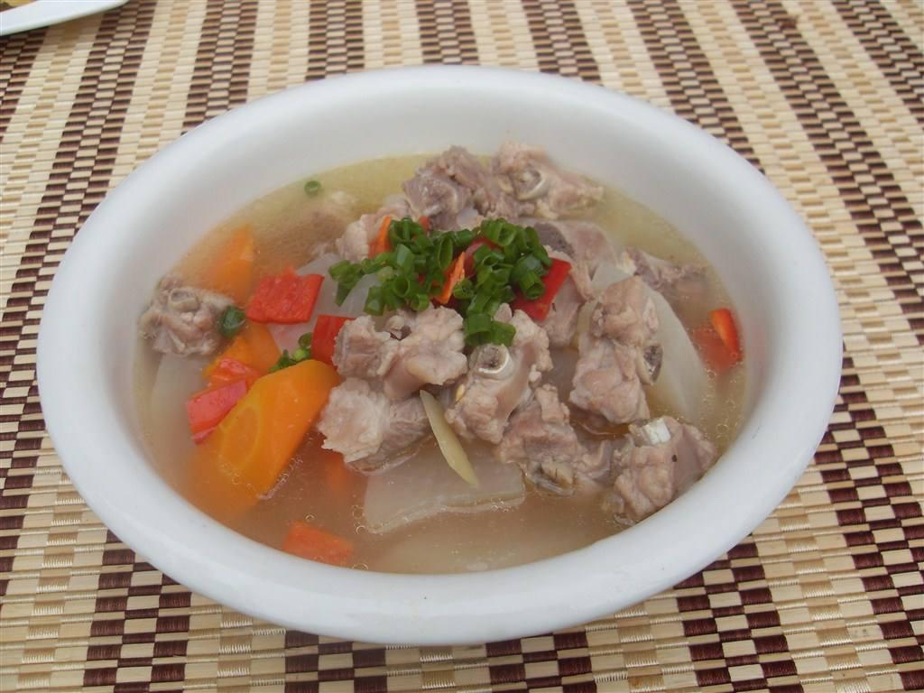 剩了的排骨湯放一夜之后還能不能喝了-易網(wǎng)健康<a href=http://www.xllyou.com/jkys/ target=_blank class=infotextkey>養(yǎng)生</a>網(wǎng) 剩了的排骨湯放一夜之后還能不能喝了