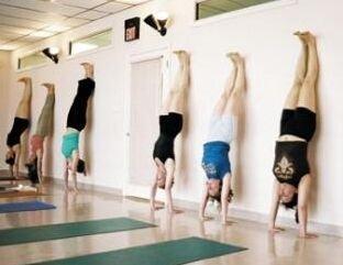 靠墻倒立的作用有哪些以及它的正確姿勢(shì)