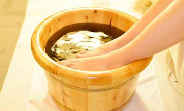 菊花可不可以用來泡腳菊花泡腳效果如何-易網(wǎng)<a href=http://www.xllyou.com/ target=_blank class=infotextkey>健康養(yǎng)生</a>網(wǎng) 菊花可不可以用來泡腳菊花泡腳效果如何