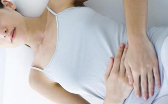 女性月經期間為什么不可以喝可樂-易網健康<a href=http://www.xllyou.com/jkys/ target=_blank class=infotextkey>養生</a>網 女性月經期間為什么不可以喝可樂