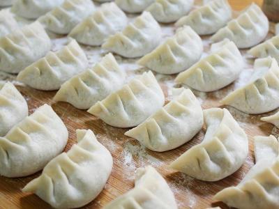 煮速凍餃子應(yīng)該用冷水煮還是熱水煮