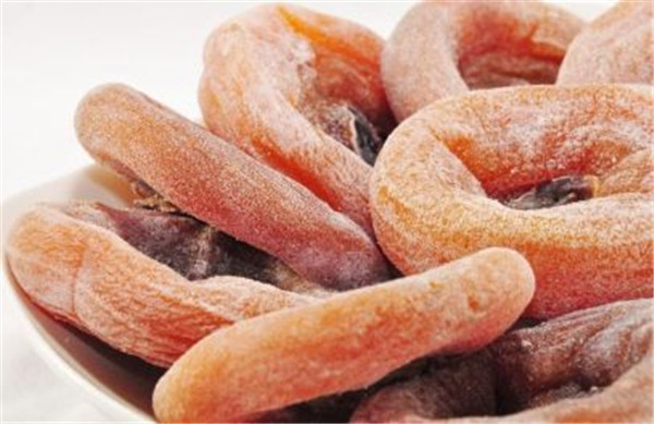 多吃柿餅是否能夠起到減肥的效果-易網(wǎng)健康<a href=http://www.xllyou.com/jkys/ target=_blank class=infotextkey>養(yǎng)生</a>網(wǎng) 多吃柿餅是否能夠起到減肥的效果