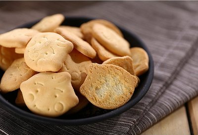 磨牙餅干適合在幾個月的時候給寶寶吃