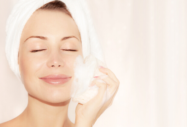 這七個方法可以幫你快速去除黑眼圈-易網健康<a href=http://www.xllyou.com/jkys/ target=_blank class=infotextkey>養生</a>網 這七個方法可以幫你快速去除黑眼圈