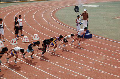 一百米短跑這項運動存在著哪些技巧-易網(wǎng)健康<a href=http://www.xllyou.com/jkys/ target=_blank class=infotextkey>養(yǎng)生</a>網(wǎng) 一百米短跑這項運動存在著哪些技巧