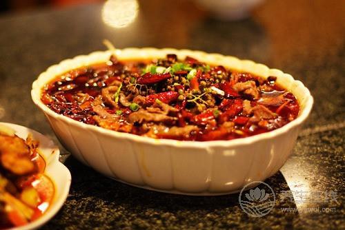 水煮肉片怎么做才有味 四款美味水煮菜的做法-易網<a href=http://www.xllyou.com/ target=_blank class=infotextkey>健康養生</a>網 水煮肉片怎么做才有味 四款美味水煮菜的做法