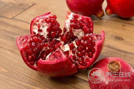 吃石榴有什么好處和壞處?吃石榴能降血糖嗎?-易網<a href=http://www.xllyou.com/ target=_blank class=infotextkey>健康養生</a>網 吃石榴有什么好處和壞處?吃石榴能降血糖嗎?
