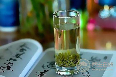 常喝綠茶有什么好處?喝綠茶的功效是什么?-易網(wǎng)健康<a href=http://www.xllyou.com/jkys/ target=_blank class=infotextkey>養(yǎng)生</a>網(wǎng) 常喝綠茶有什么好處?喝綠茶的功效是什么?
