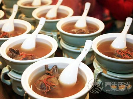 鴿子湯怎么燉最營(yíng)養(yǎng) 鴿子湯的做法-易網(wǎng)健康養(yǎng)生網(wǎng) 鴿子湯怎么燉最營(yíng)養(yǎng) 鴿子湯的做法