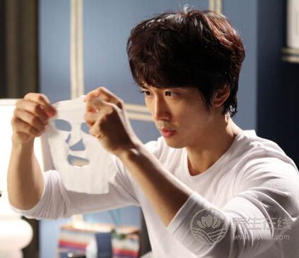 你想在品酒的同時,讓你肌膚變得更紅潤么?-易網健康養生網 你想在品酒的同時,讓你肌膚變得更紅潤么?