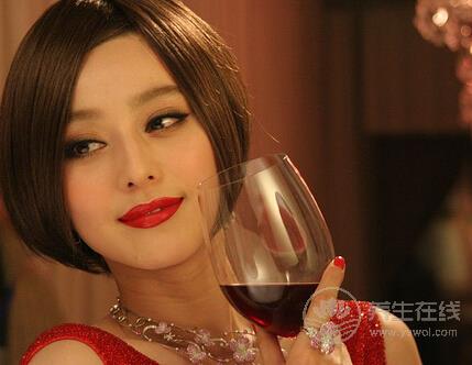 你想在品酒的同時,讓你肌膚變得更紅潤么?-易網健康<a href=http://www.xllyou.com/jkys/ target=_blank class=infotextkey>養生</a>網 你想在品酒的同時,讓你肌膚變得更紅潤么?