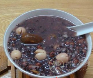 八款薏米減肥食譜 營養(yǎng)美味高效燃脂-易網(wǎng)<a href=http://www.xllyou.com/ target=_blank class=infotextkey>健康養(yǎng)生</a>網(wǎng) 八款薏米減肥食譜 營養(yǎng)美味高效燃脂