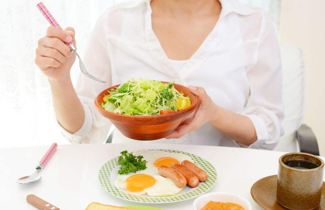 這六個飲食小技巧讓你不節食也能瘦-易網健康<a href=http://www.xllyou.com/jkys/ target=_blank class=infotextkey>養生</a>網 這六個飲食小技巧讓你不節食也能瘦