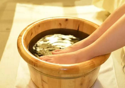 這四個泡腳方法幫你緩解不適遠離肩周炎