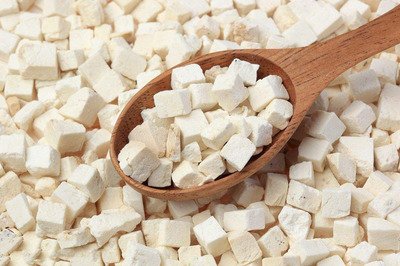 睡覺前常吃茯苓比吃安眠藥更加管用-易網<a href=http://www.xllyou.com/ target=_blank class=infotextkey>健康養生</a>網 睡覺前常吃茯苓比吃安眠藥更加管用