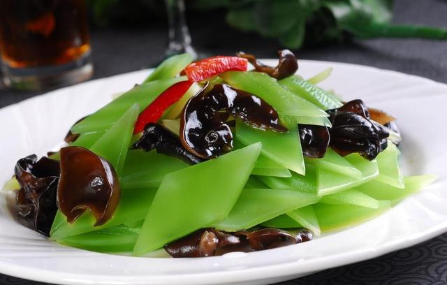 下飯的素菜有哪些種類應該怎樣烹飪-易網健康<a href=http://www.xllyou.com/jkys/ target=_blank class=infotextkey>養生</a>網 下飯的素菜有哪些種類應該怎樣烹飪