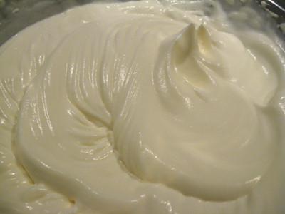 淡奶油出現(xiàn)結(jié)塊的現(xiàn)象是變質(zhì)了嗎-易網(wǎng)健康<a href=http://www.xllyou.com/jkys/ target=_blank class=infotextkey>養(yǎng)生</a>網(wǎng) 淡奶油出現(xiàn)結(jié)塊的現(xiàn)象是變質(zhì)了嗎