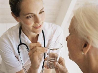 老年人服用藥物的時(shí)候要注意別犯這些錯(cuò)誤