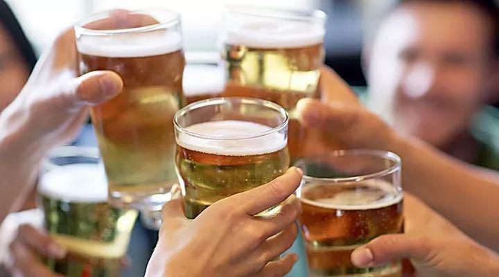 喝酒之后為了健康你要少做這三件事-易網健康<a href=http://www.xllyou.com/jkys/ target=_blank class=infotextkey>養生</a>網 喝酒之后為了健康你要少做這三件事