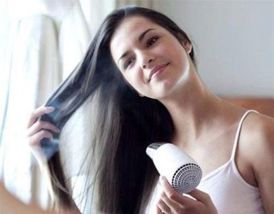 冬季晚上一定要把頭發吹干再睡覺-易網健康<a href=http://www.xllyou.com/jkys/ target=_blank class=infotextkey>養生</a>網 冬季晚上一定要把頭發吹干再睡覺