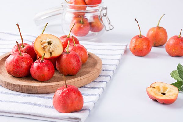 山楂的養生藥用功效 山楂對身體有什么好處-易網健康養生網 山楂的養生藥用功效 山楂對身體有什么好處