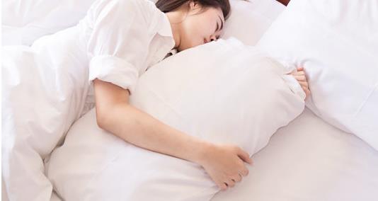 天天吃的哪些食物會導(dǎo)致我們晚上容易失眠呢-易網(wǎng)健康<a href=http://www.xllyou.com/jkys/ target=_blank class=infotextkey>養(yǎng)生</a>網(wǎng) 天天吃的哪些食物會導(dǎo)致我們晚上容易失眠呢