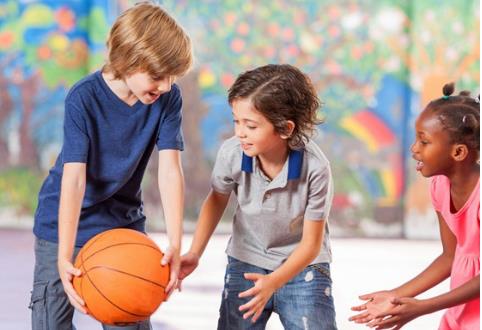 新手打籃球的技巧操作教程-易網健康<a href=http://www.xllyou.com/jkys/ target=_blank class=infotextkey>養生</a>網 新手打籃球的技巧操作教程