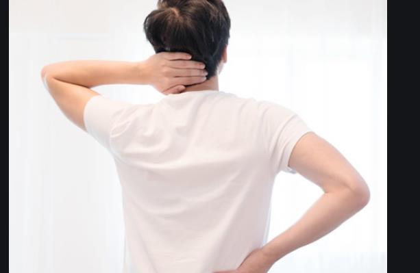 男性蛋疼出現睪丸疼痛情況容易引起哪些疾病-易網健康<a href=http://www.xllyou.com/jkys/ target=_blank class=infotextkey>養生</a>網 男性蛋疼出現睪丸疼痛情況容易引起哪些疾病