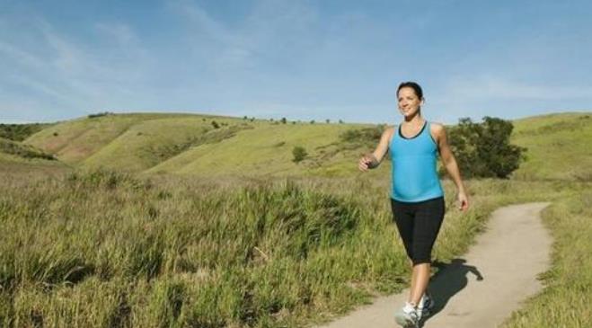 中老年人走路養生的姿勢注意事項