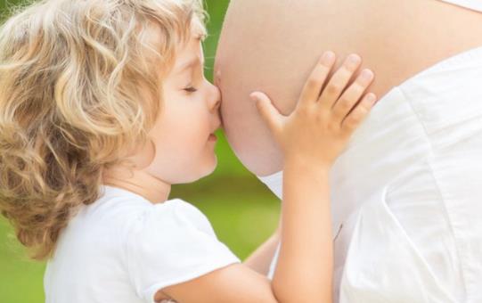 生孩子過后母乳喂養(yǎng)可不可以減肥-易網(wǎng)健康<a href=http://www.xllyou.com/jkys/ target=_blank class=infotextkey>養(yǎng)生</a>網(wǎng) 生孩子過后母乳喂養(yǎng)可不可以減肥