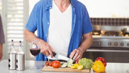 初春體內(nèi)火氣旺吃什么降火-易網(wǎng)健康<a href=http://www.xllyou.com/jkys/ target=_blank class=infotextkey>養(yǎng)生</a>網(wǎng) 初春體內(nèi)火氣旺吃什么降火