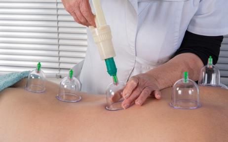 中醫使用艾灸治療腰痛的兩種方法-易網健康<a href=http://www.xllyou.com/jkys/ target=_blank class=infotextkey>養生</a>網 中醫使用艾灸治療腰痛的兩種方法