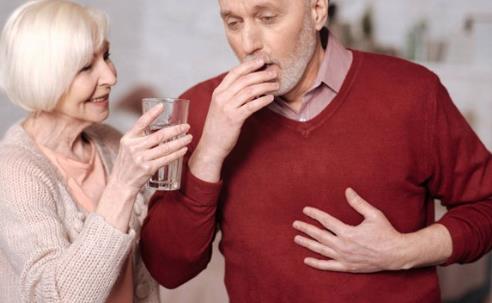 判斷老年人是否感染肺炎典型癥狀-易網健康<a href=http://www.xllyou.com/jkys/ target=_blank class=infotextkey>養生</a>網 判斷老年人是否感染肺炎典型癥狀