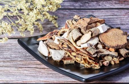 長期胡亂扭動脖子對頸椎關節有哪些傷害-易網健康<a href=http://www.xllyou.com/jkys/ target=_blank class=infotextkey>養生</a>網 長期胡亂扭動脖子對頸椎關節有哪些傷害