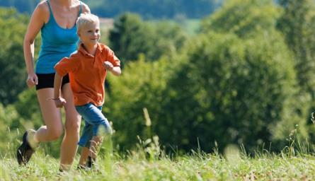 分享幾種適合秋天做的戶外運動-易網健康<a href=http://www.xllyou.com/jkys/ target=_blank class=infotextkey>養生</a>網 分享幾種適合秋天做的戶外運動