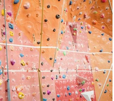 正確攀巖的手臂力量使用方法-易網健康<a href=http://www.xllyou.com/jkys/ target=_blank class=infotextkey>養生</a>網 正確攀巖的手臂力量使用方法