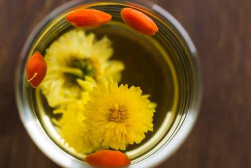 枸杞菊花茶養肝護肝的好處-易網<a href=http://www.xllyou.com/ target=_blank class=infotextkey>健康養生</a>網 枸杞菊花茶養肝護肝的好處