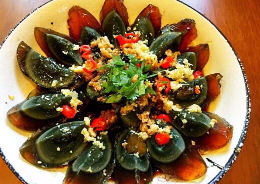 皮蛋不可以和什么一起吃 吃皮蛋的禁忌