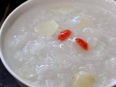 白木耳粥怎么做 生活中銀耳粥的熬料方法