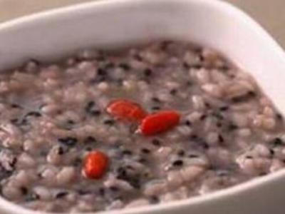 大便發(fā)黑是什么原因