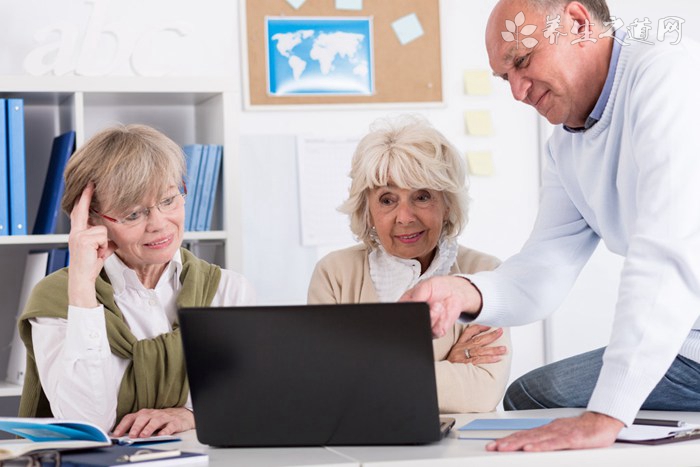 上班族該如何保護(hù)脊椎-易網(wǎng)健康<a href=http://www.xllyou.com/jkys/ target=_blank class=infotextkey>養(yǎng)生</a>網(wǎng) 上班族該如何保護(hù)脊椎