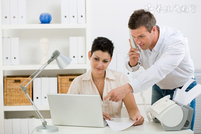 上班族怎樣預防肩周炎-易網健康<a href=http://www.xllyou.com/jkys/ target=_blank class=infotextkey>養生</a>網 上班族怎樣預防肩周炎