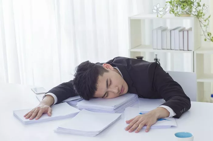 上班族吃什么食物能提神解疲勞-易網(wǎng)健康<a href=http://www.xllyou.com/jkys/ target=_blank class=infotextkey>養(yǎng)生</a>網(wǎng) 上班族吃什么食物能提神解疲勞